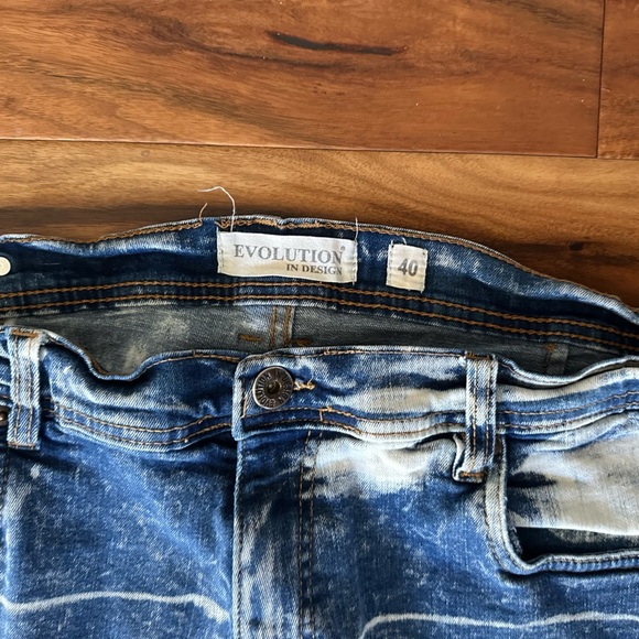 Evolution in Design Distressed Slim Jeans size 40x32 - Picture 3 of 5